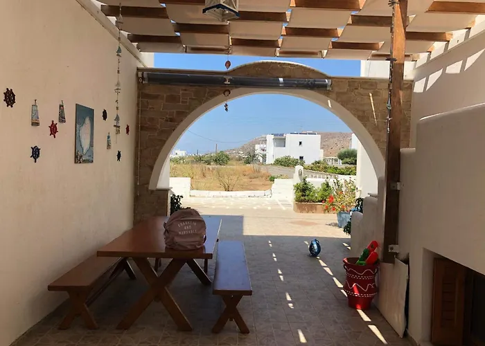 Theoni Kastraki Naxos Kastrákion